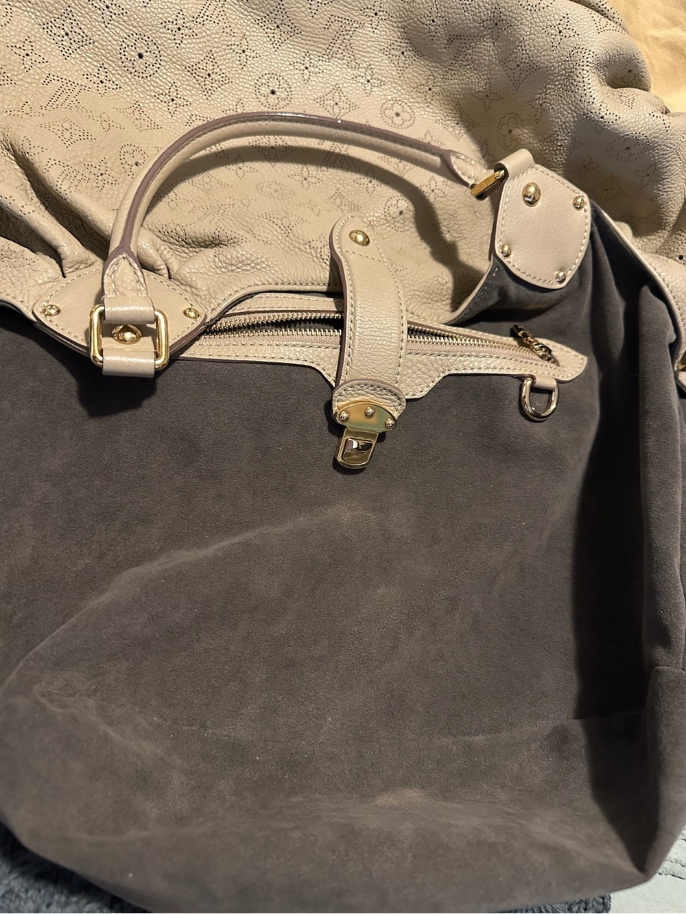 Louis Vuitton “Mahina” Shoulder Bag - Large. Pristine Condition! - Picture 14 of 15